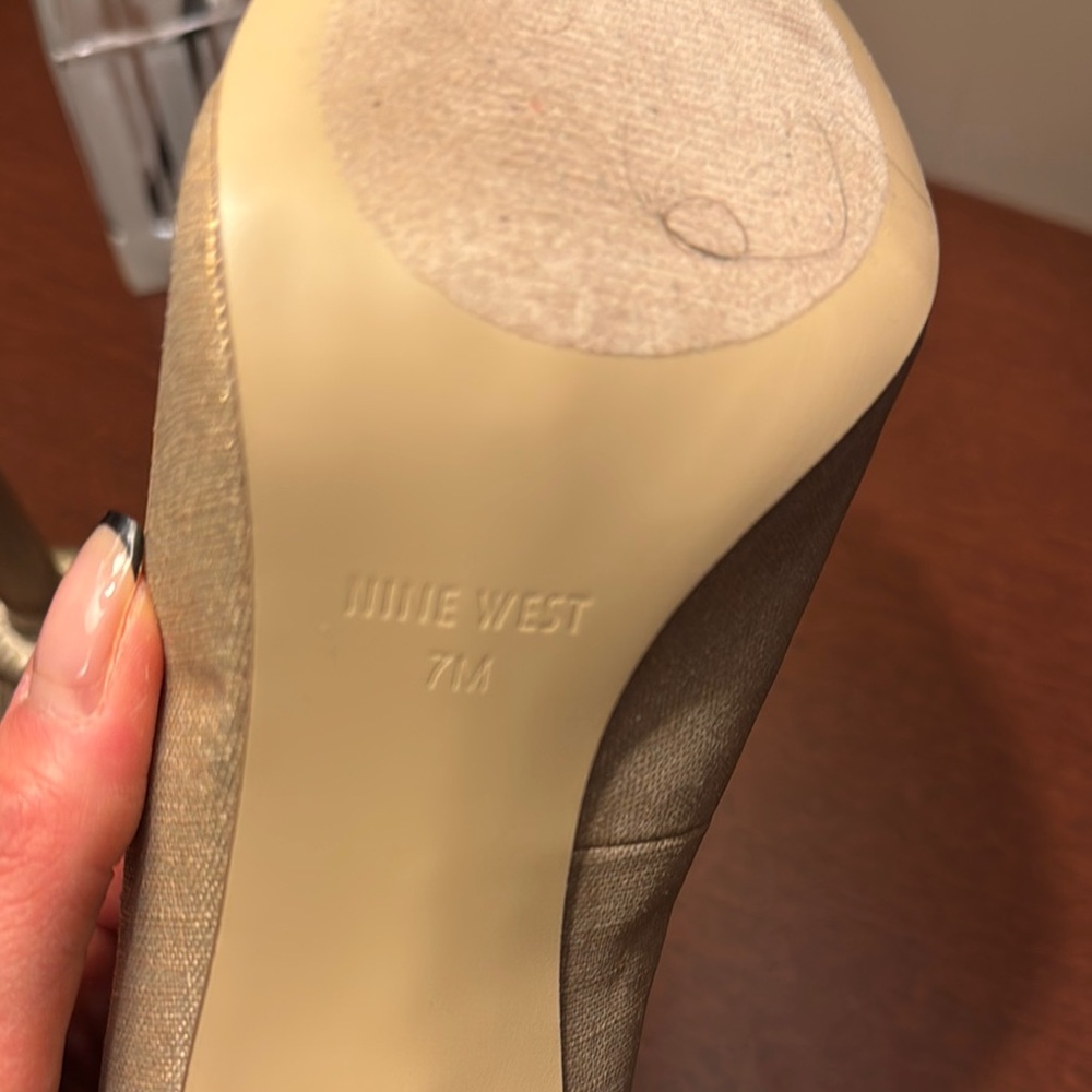 High heels Nine West pumps ! Gorgeous lightly worn- size 7 - Picture 3 of 4
